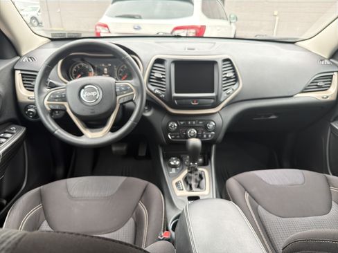 Used 2015 Jeep Cherokee Latitude w/ Comfort/Convenience Group AWD/4WD image 14