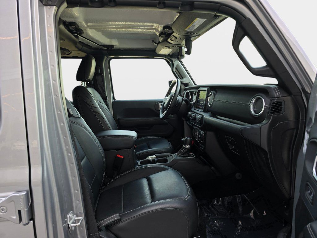 Used 2018 Jeep Wrangler Unlimited Sahara AWD/4WD image 12