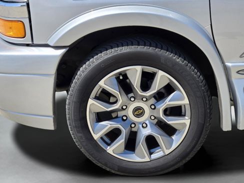 Used 2023 Chevrolet Express 2500 image 39