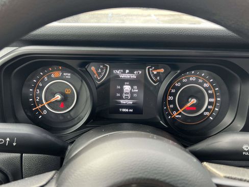 Used 2024 Jeep Wrangler Sport image 19