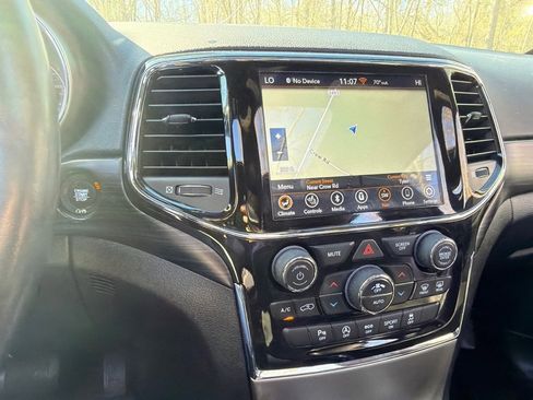 Used 2021 Jeep Grand Cherokee Laredo X image 12