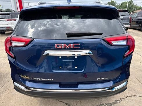 Used 2022 GMC Terrain SLT w/ LPO, Floor Liner Package AWD/4WD image 9