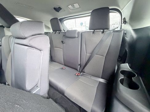 Used 2025 Toyota Highlander LE FWD image 28