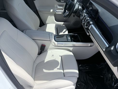 Used 2025 Mercedes-Benz GLB 250 image 44