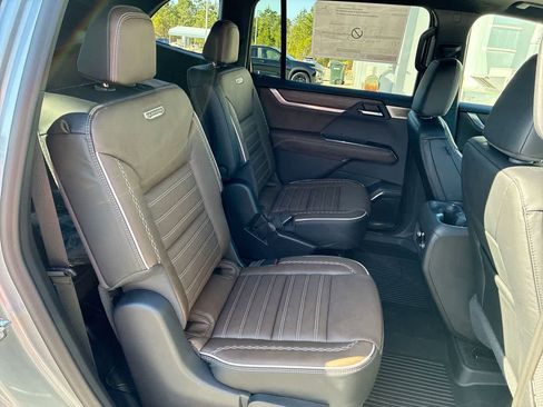 New 2026 GMC Acadia Denali Ultimate w/ LPO, Floor Liner Package image 28