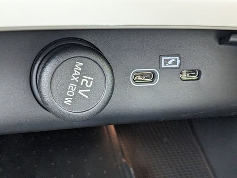 New 2025 Volvo XC40 B5 Plus w/ Protection Package Premier image 25