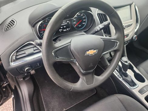 Used 2017 Chevrolet Cruze LS image 13