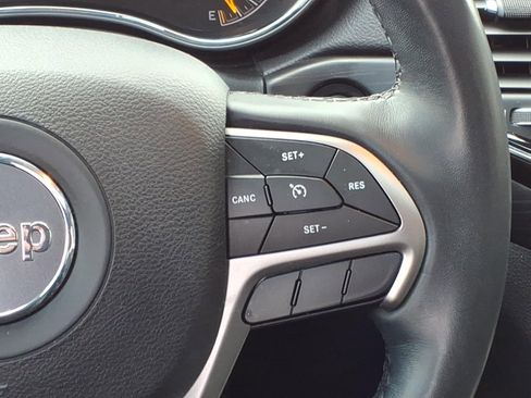 Used 2019 Jeep Grand Cherokee Altitude image 11