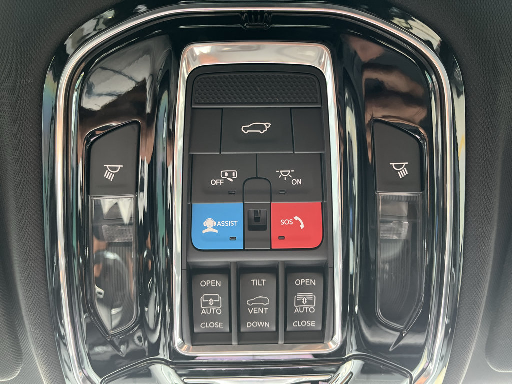 Used 2023 Jeep Grand Cherokee Overland RWD image 29