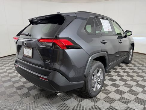 Used 2025 Toyota RAV4 XLE AWD/4WD image 9
