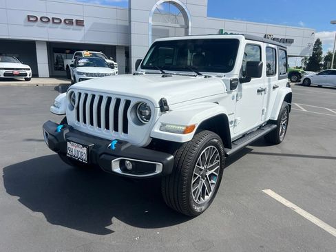 Used 2023 Jeep Wrangler Unlimited Sahara AWD/4WD image 5