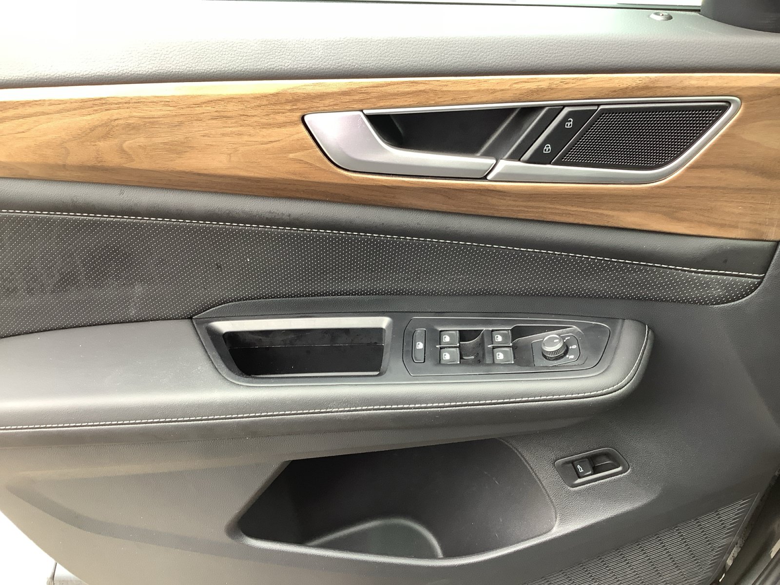 New 2025 Volkswagen Atlas SE FWD image 28