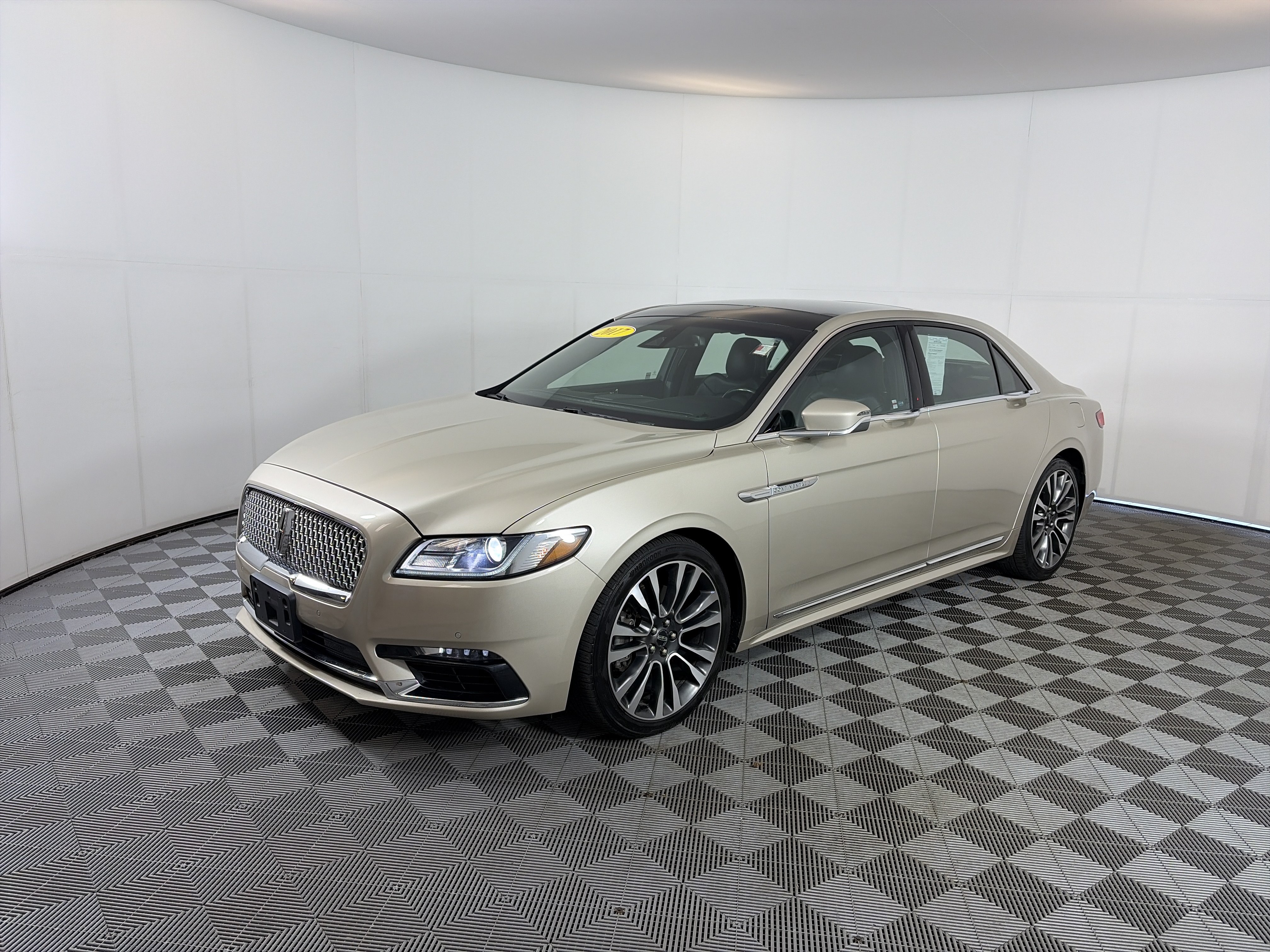 Used 2017 Lincoln Continental Reserve w/ Climate Package AWD/4WD image 2