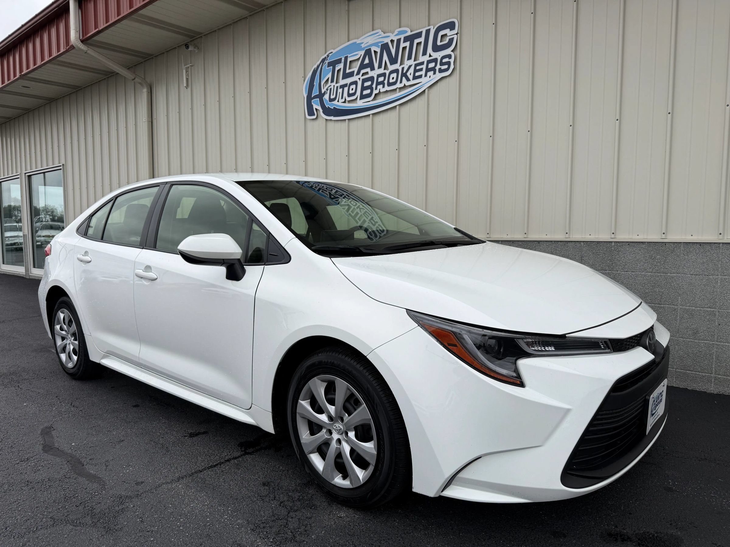 Used 2023 Toyota Corolla LE w/ Carpet Mat Package (TMS) FWD image 4