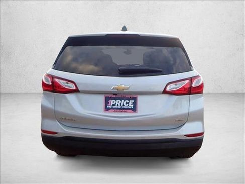 Used 2020 Chevrolet Equinox LS w/ LS Convenience Package image 3