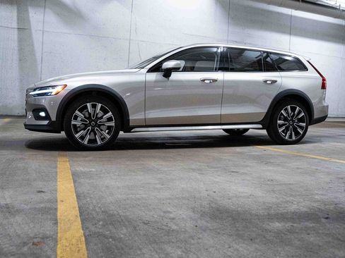 New 2025 Volvo V60 B5 Cross Country Ultra w/ Protection Package Premier image 3