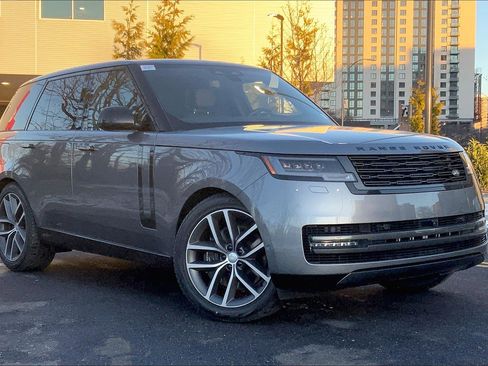 New 2025 Land Rover Range Rover SE image 2