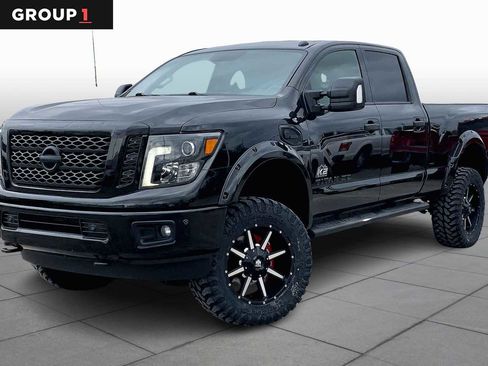 Used 2019 Nissan Titan SV w/ SV Convenience Package image 1