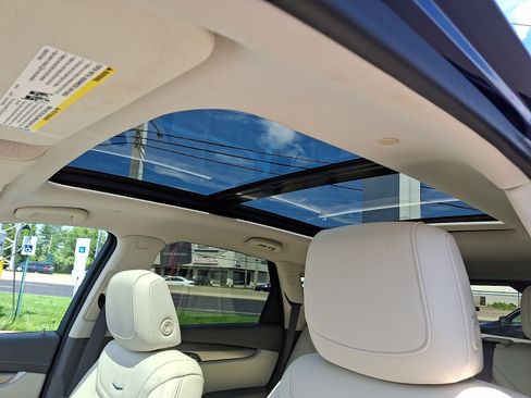 Certified 2023 Cadillac XT5 Premium Luxury w/ Technology Package AWD/4WD image 13