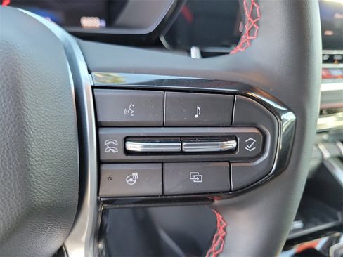 Used 2025 Chevrolet Colorado Z71 w/ Midnight Edition image 6