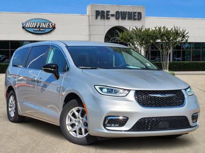 Used 2024 Chrysler Pacifica Touring-L