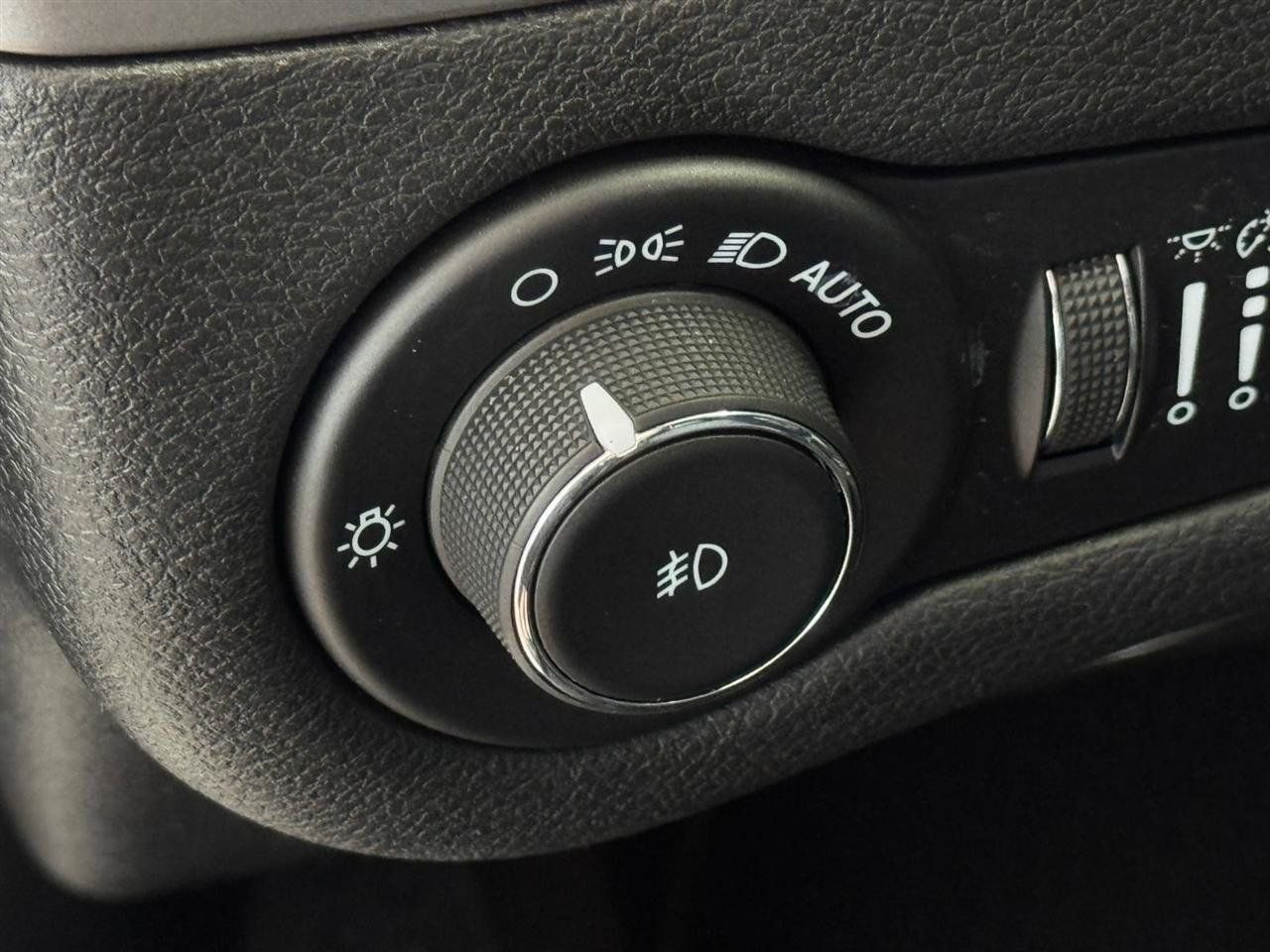 Used 2021 Jeep Cherokee Latitude Lux 80th Anniv w/ Quick Order Package 26U 80TH AWD/4WD image 15
