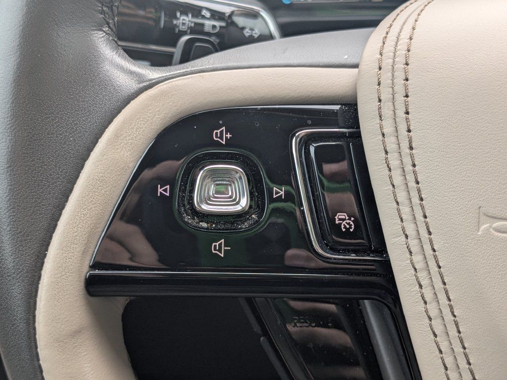 Used 2022 Lincoln Aviator Reserve w/ Equipment Group 201A AWD/4WD image 11