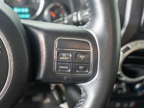 Used 2016 Jeep Wrangler Unlimited Sahara w/ Connectivity Group AWD/4WD image 16