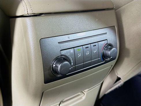 Used 2013 Toyota Highlander Plus image 26