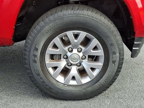 Used 2017 Toyota Tacoma SR5 w/ Tow Package AWD/4WD image 11