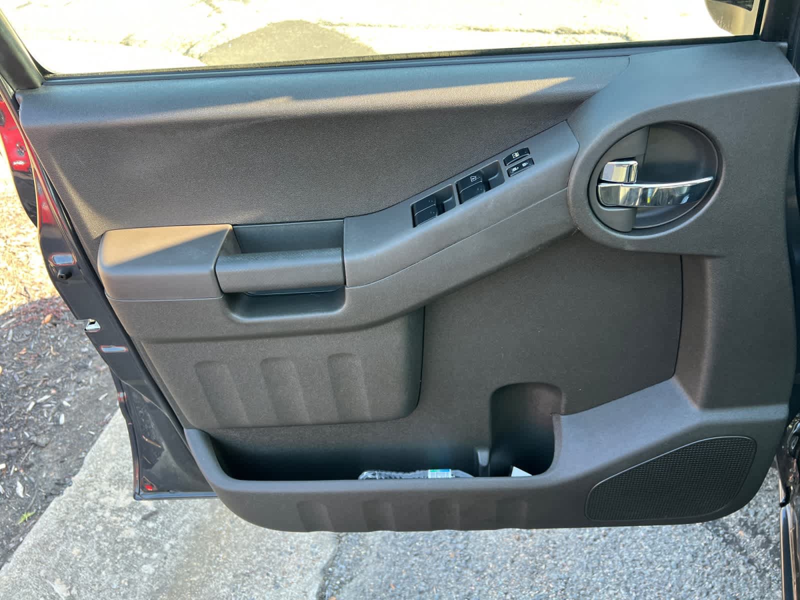 Used 2015 Nissan Xterra PRO-4X w/ Pro-4x Leather Package AWD/4WD image 18