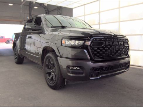 Used 2025 RAM 1500 Big Horn AWD/4WD image 4