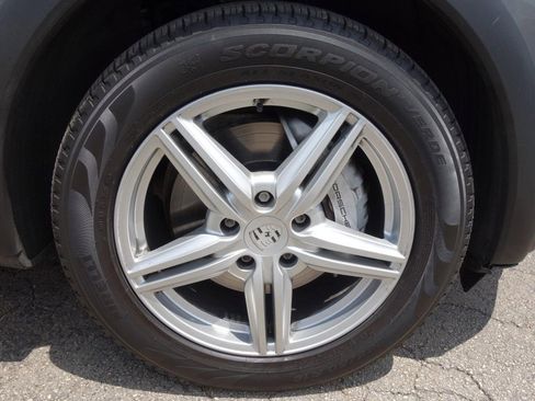 Used 2011 Porsche Cayenne S image 11