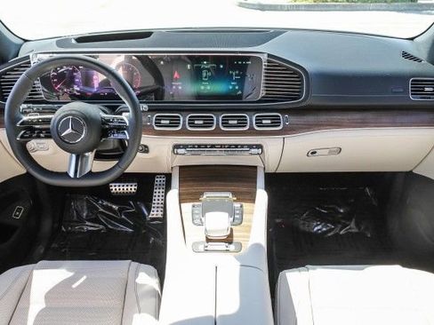 New 2025 Mercedes-Benz GLS 580 4MATIC image 12