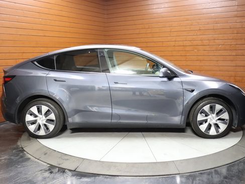 Used 2023 Tesla Model Y Long Range image 15