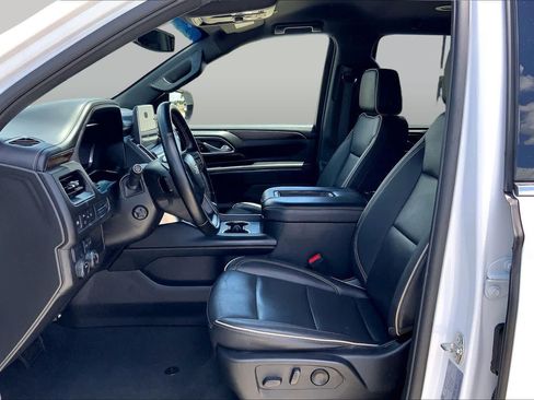 Used 2024 Chevrolet Suburban Premier RWD image 8