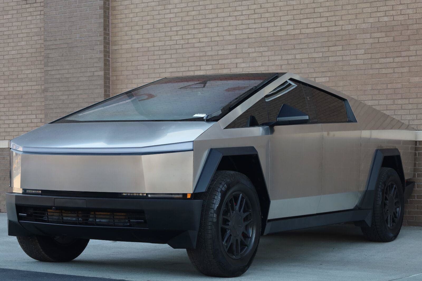 Used 2024 Tesla Cybertruck AWD Crew Cab image 5
