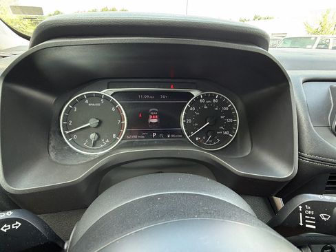 Used 2024 Nissan Rogue S AWD/4WD image 29