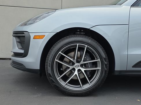 Certified 2023 Porsche Macan AWD/4WD image 11