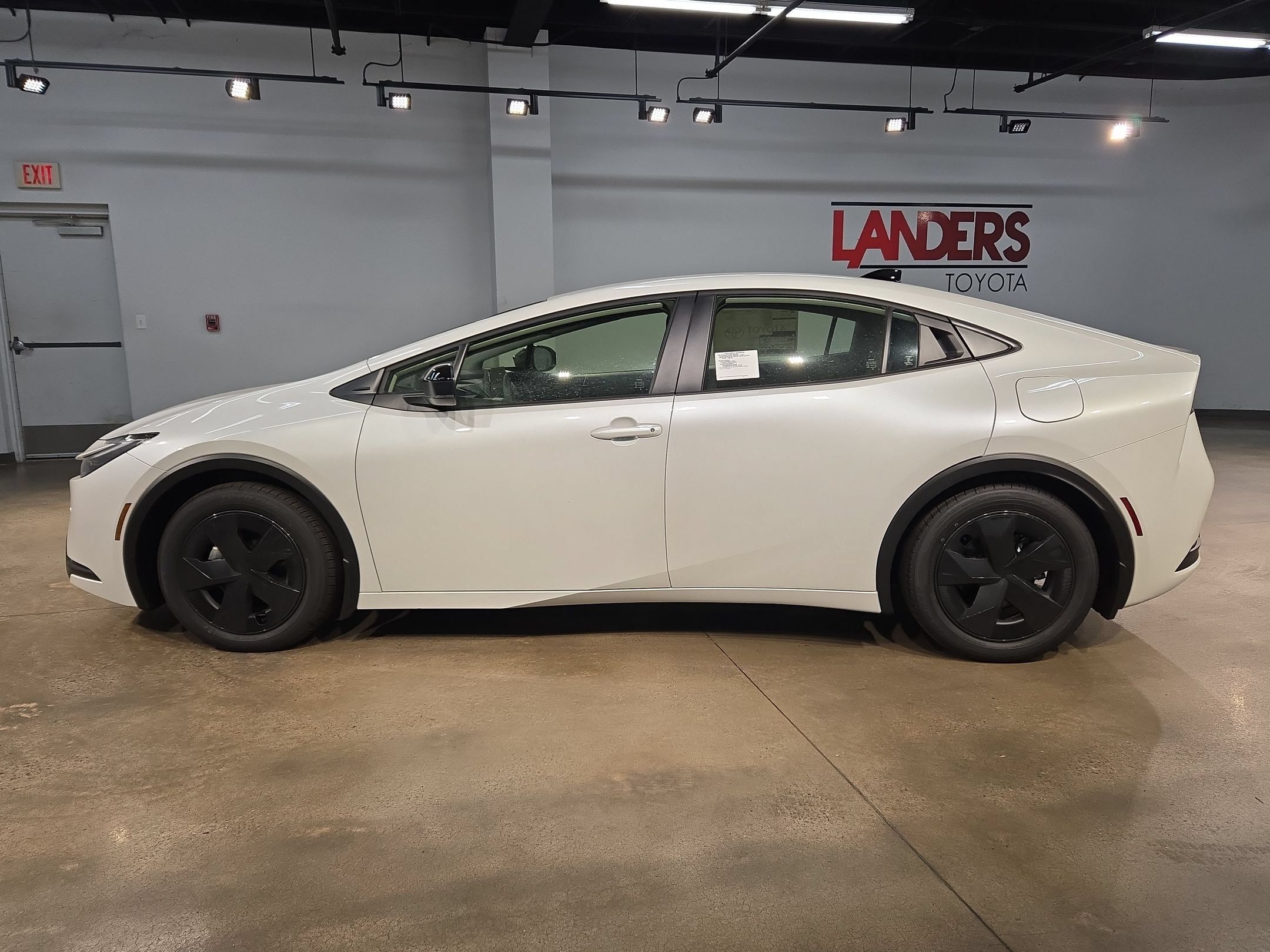 New 2027 Toyota Prius LE FWD image 4