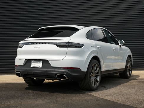 Certified 2022 Porsche Cayenne Coupe AWD/4WD image 13