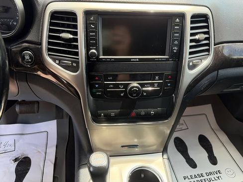 Used 2011 Jeep Grand Cherokee Laredo AWD/4WD image 17