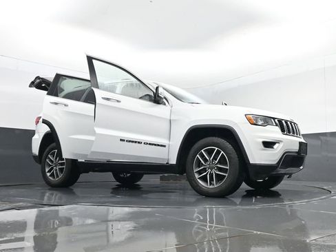 Used 2022 Jeep Grand Cherokee Limited image 34