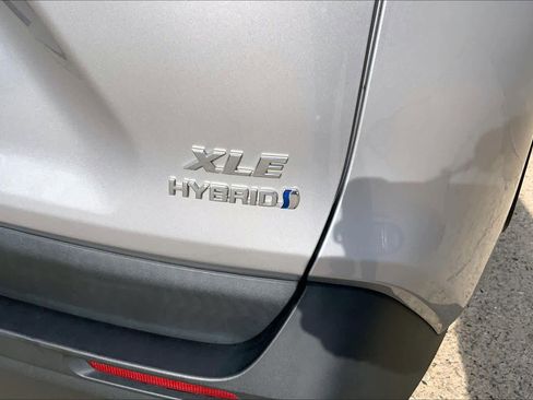 Used 2022 Toyota RAV4 XLE AWD/4WD image 10