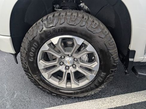 Used 2024 Chevrolet Silverado 1500 High Country RWD image 19