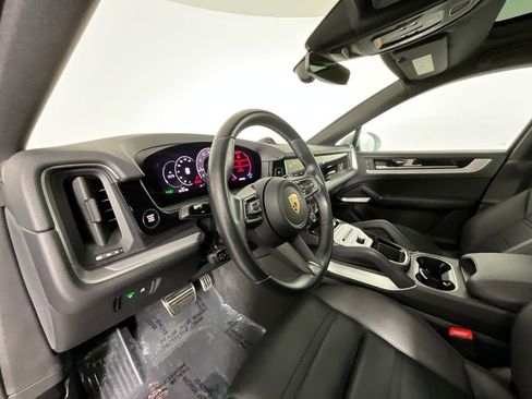 Used 2024 Porsche Cayenne Coupe image 15