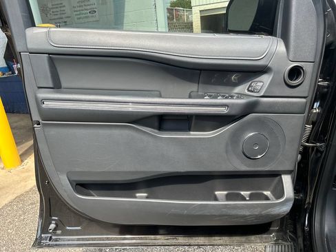 Used 2024 Ford Expedition XLT RWD image 9