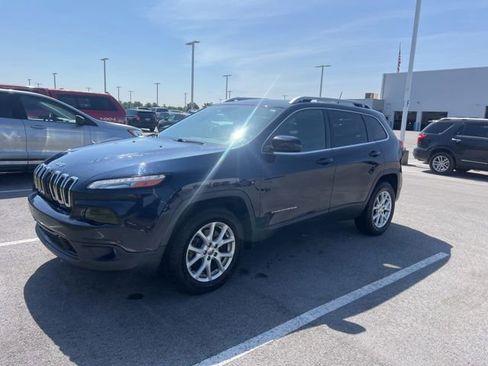 Used 2015 Jeep Cherokee Latitude AWD/4WD image 2