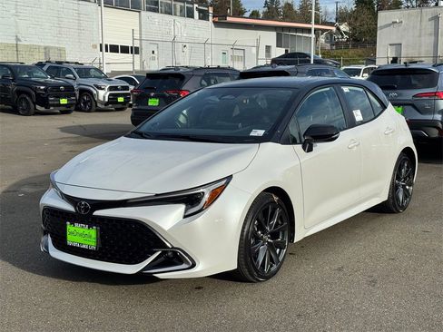 New 2026 Toyota Corolla XSE image 3