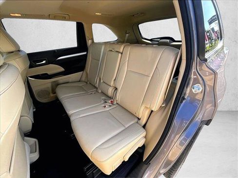 Used 2015 Toyota Highlander XLE FWD image 25